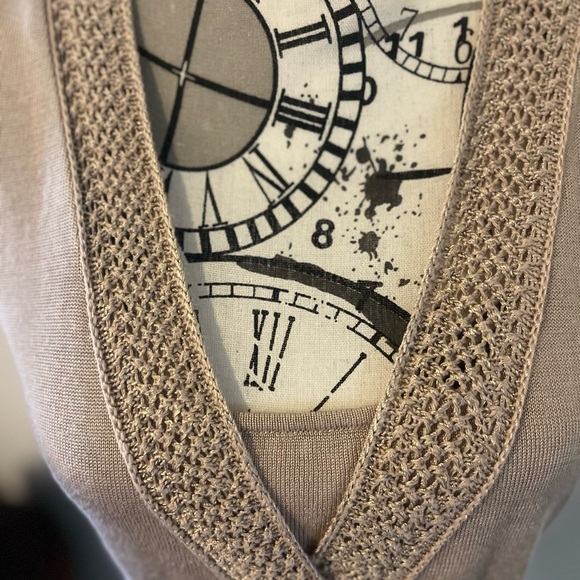 Sleeveless v neck sweater - Picture 8 of 13